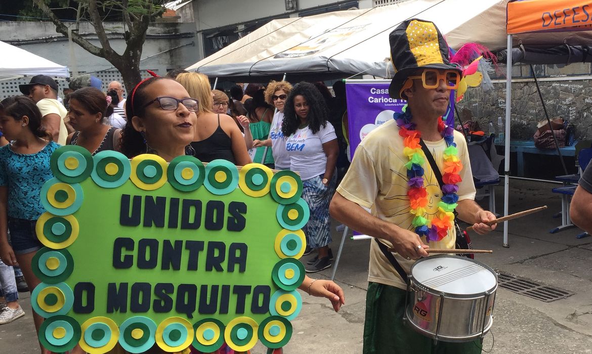 Rio de Janeiro - Campanha de vacinação durante ação conjunta para prestar serviços à população na Vila Kennedy (Cristina Indio do Brasil/Agência Brasil)