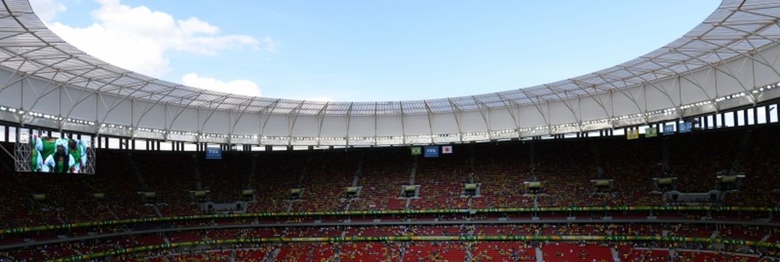No Estádio Mané Garrincha, Brasil dá as boas vindas aos visitantes