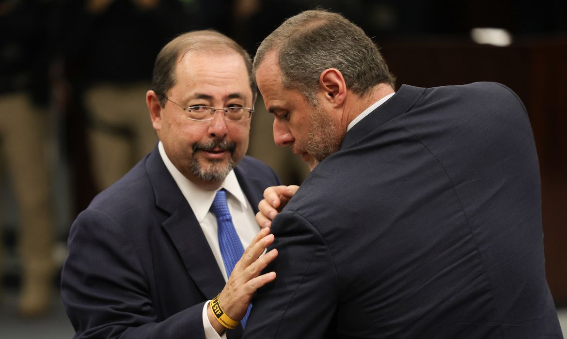 Brasília (DF) 10/09/2025 - O Advogado do ex-presidente Jair Bolsonaro,  Celso Vilardi, chega na Primeira Turma do Supremo Tribunal Federal (STF) que realiza o quarto dia de julgamento dos réus do Núcleo 1 da trama golpista, formado pelo ex-presidente Jair Bolsonaro e mais sete aliados.  Foto: Fabio Rodrigues-Pozzebom/ Agência Brasil