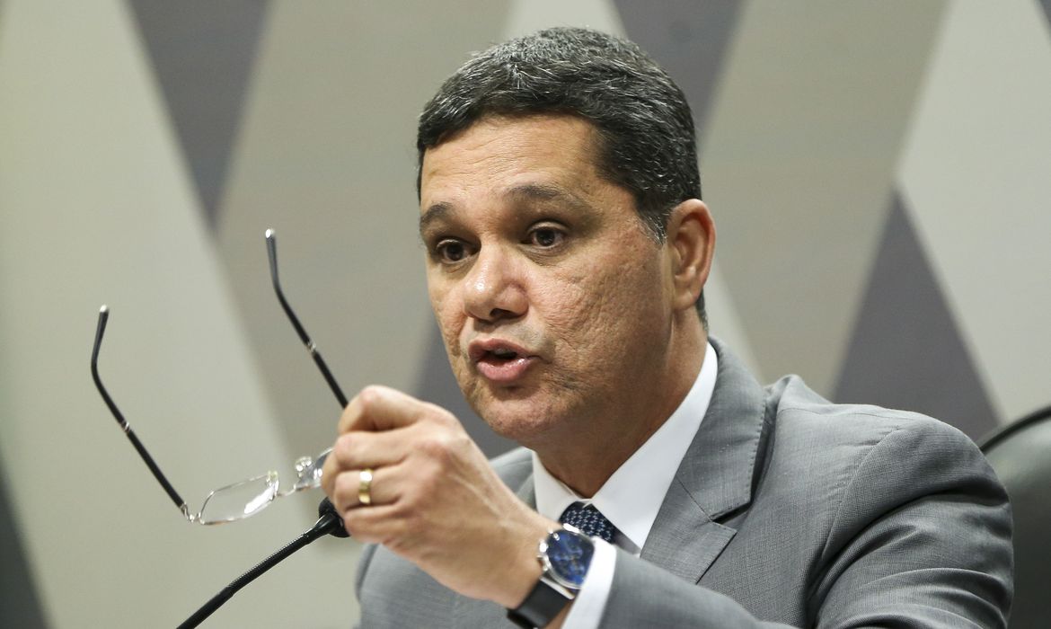 Brasília - O senador Ricardo Ferraço faz a leitura do seu relatório sobre a proposta de reforma trabalhista, na Comissão de Assuntos Sociais do Senado (Marcelo Camargo/Agência Brasil)