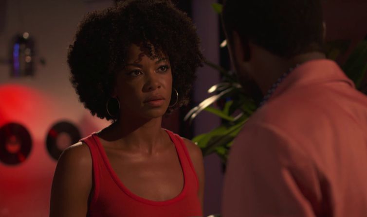 Djamila pressiona Joel para contar sobre seu plano contra Bianca