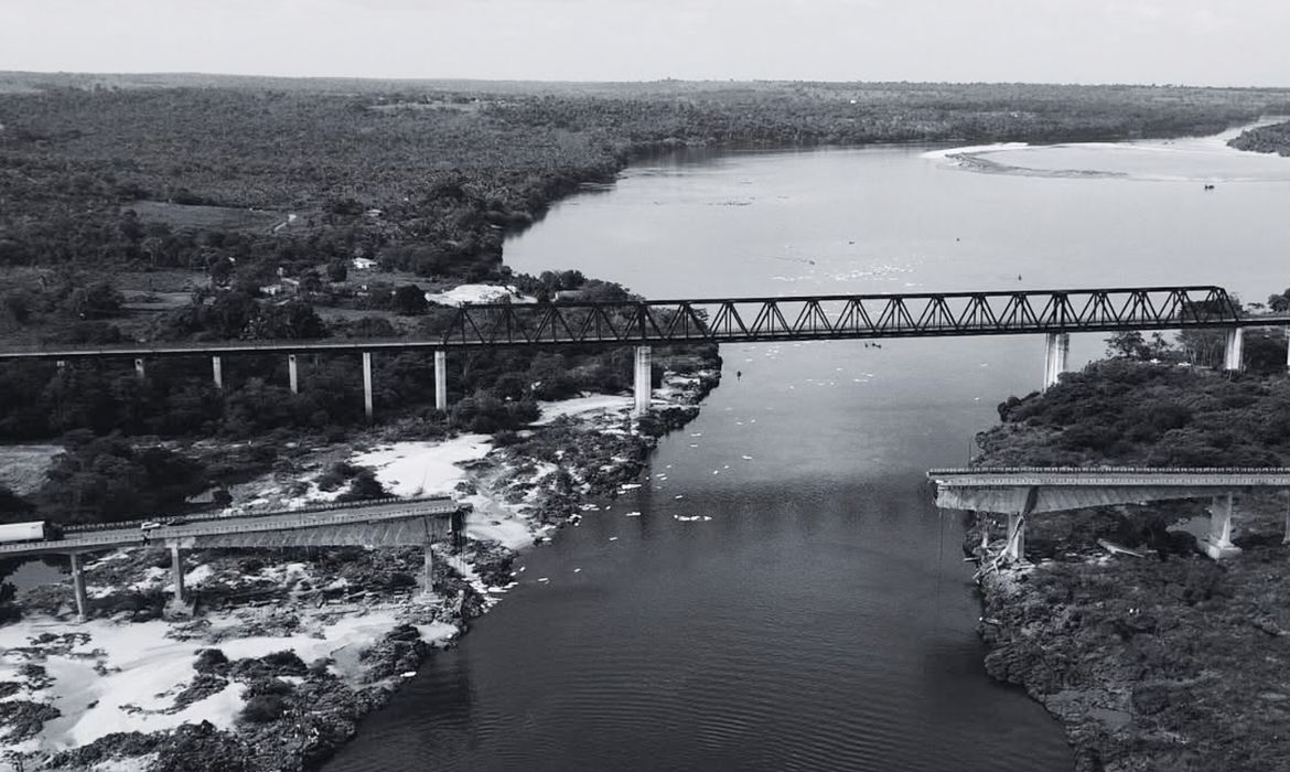Foto Prefeitura de Estreito. Estreiro MA 23/12/2024 Ponte Juscelino Kubitschek de Oliveira, que liga os municípios de Estreito, no Maranhão, e Aguiarnópolis, no Tocantins que desabou. Foto Prefeitura de Estreito.