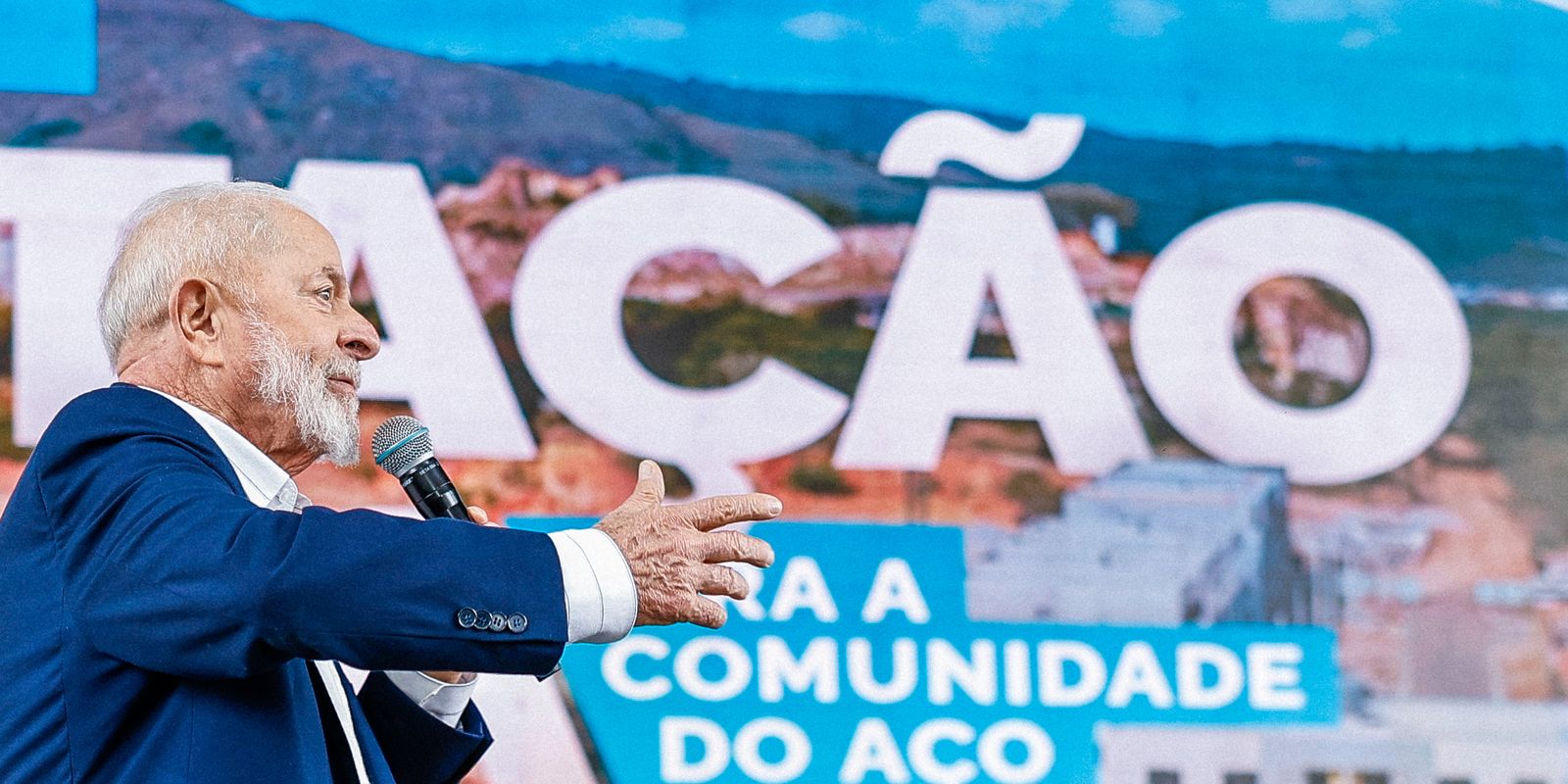 Lula participa de entrega de apartamentos do programa Morar Carioca