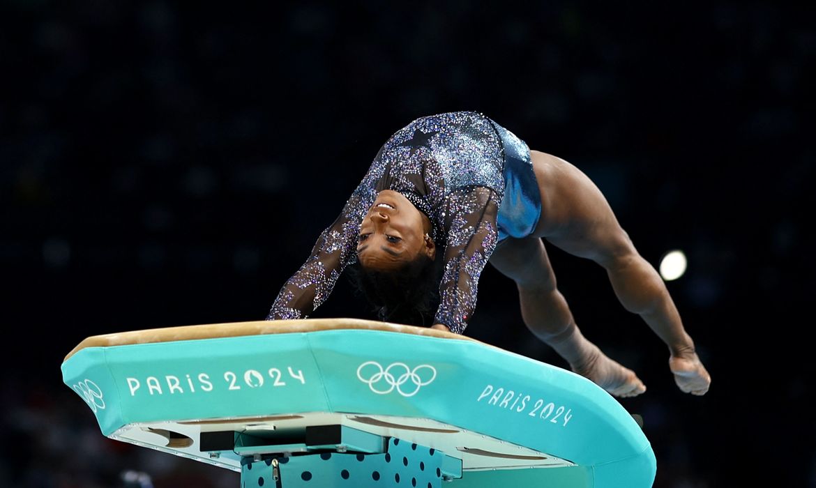 Simone Biles no salto nos Jogos de Paris
 28/7/2024    REUTERS/Hannah Mckay