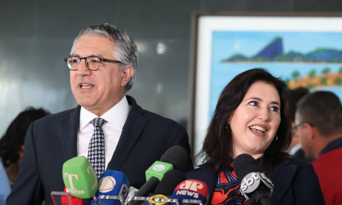 Valter Campanato/Agência Brasil 06/05/2024 – Ministro das Relações Institucionais, Alexandre Padilha, a Ministra do Planejamento e Orçamento, Simone Tebet, durante entrevista coletiva. Foto: Valter Campanato/Agência Brasil