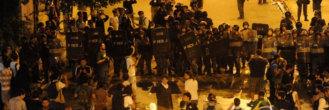 As notas da Polícia Militar e da Polícia Civil divergem quanto ao número de coquetéis molotov encontrados com manifestantes
