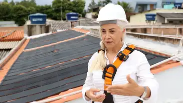 CAMINHOS DA REPORTAGEM DENILVA_SANTOS_ENFRENTOU_PRECONCEITOS_NUM_EMPREENDIMENTO_DE_ENERGIA_SOLAR