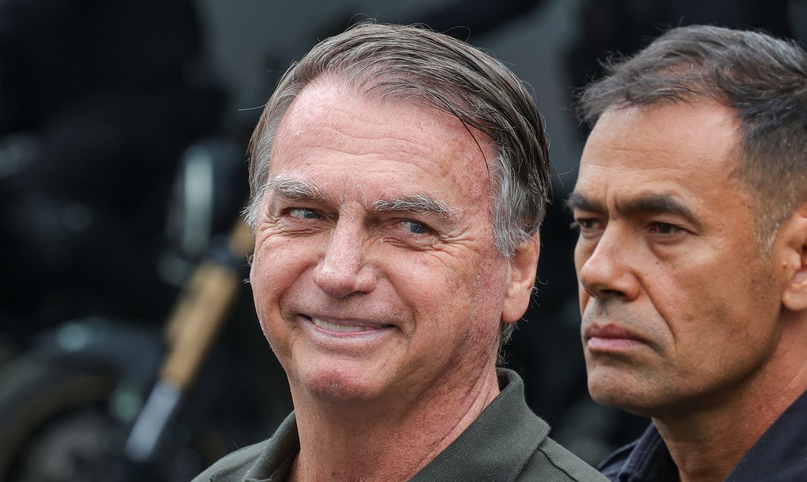 Bolsonaro � preso e vai para Superintend�ncia da PF
