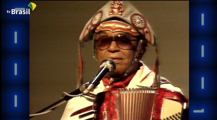 Grandes Musicais exibe apresentação de Luiz Gonzaga no programa Chão de Estrelas (1983)