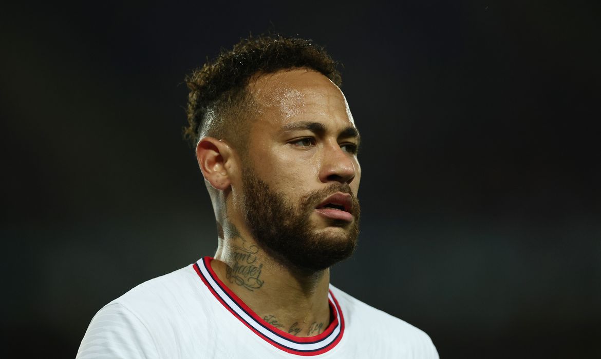 Neymar durante partida do Paris St Germain contra o Strasbourg pelo Campeonato Francês