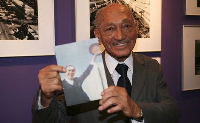 O fotógrafo Gervásio Batista, de 95 anos