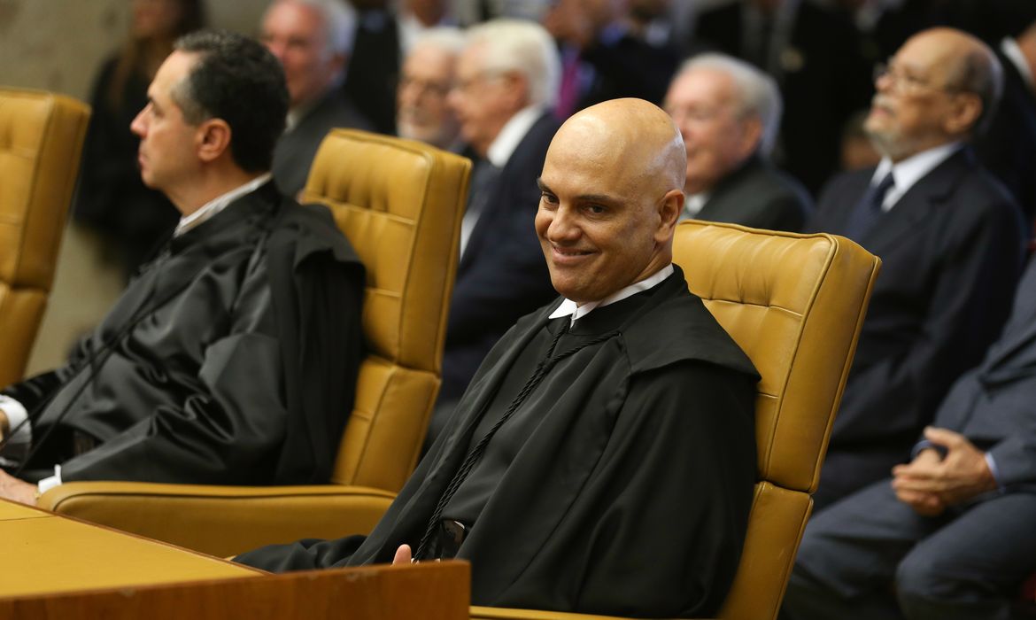 Brasília - O jurista Alexandre de Moraes toma posse no cargo de ministro do Supremo Tribunal Federal (STF). Moraes passa a ocupar a cadeira deixada por Teori Zavascki, morto em acidente aéreo (Fabio Rodrigues Pozzebom/Agência Brasil)