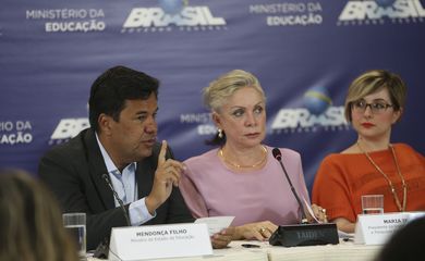 Brasília - O Ministro da Educação, Mendonça Filho, e a  presidente do Inep, Maria Inês Fini, divulgam o resultado do Enem 2017 (José Cruz/Agência Brasil)