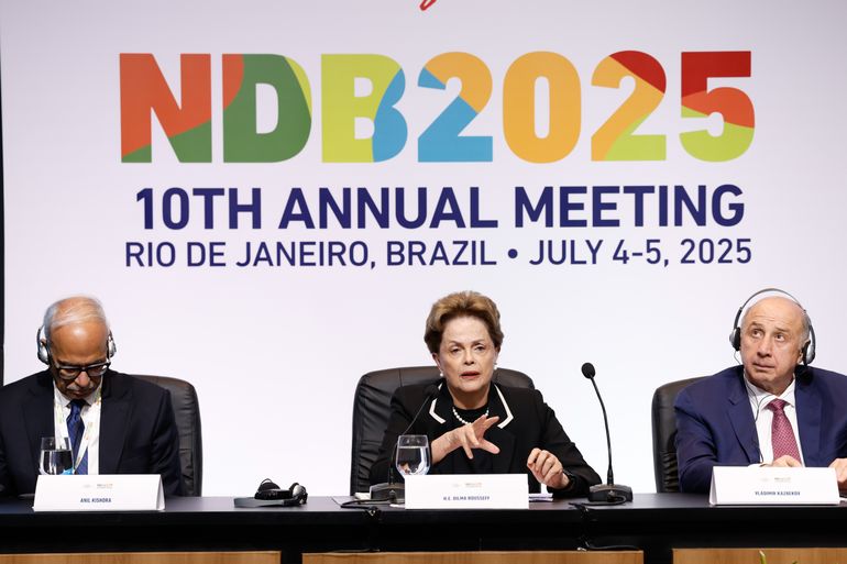 Rio de Janeiro (RJ), 05/07/2025 – A presidenta do Novo Banco de Desenvolvimento (NDB), formado por membros do Brics, Dilma Rousseff, faz pronunciamento à imprensa com a diretoria durante o 10° Encontro Anual, em Copacabana. Foto: Fernando Frazão/Agência Brasil