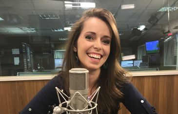 Apresentadora do Na Trilha da História, a jornalista Isabela Azevedo