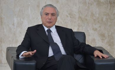 Brasília - O presidente interino Michel Temer recebe em cerimônia no Palácio do Planalto, credenciais de seis embaixadores  (José Cruz/Agência Brasil)