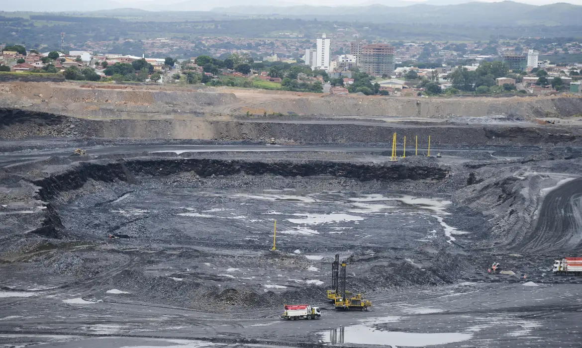 Paracatu (MG), 06/02/2015 - A mineração no chamado Morro do Ouro, liderada pela empresa canadense Kinross Gold Corporation, representa a principal atividade industrial para a geração de emprego e renda na região. Foto: José Cruz/Agência Brasil