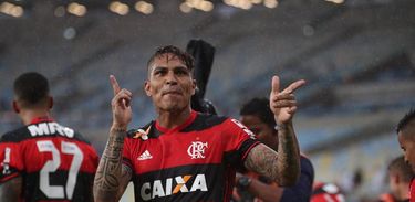 Guerrero marcou os dois gols do Flamengo na partida