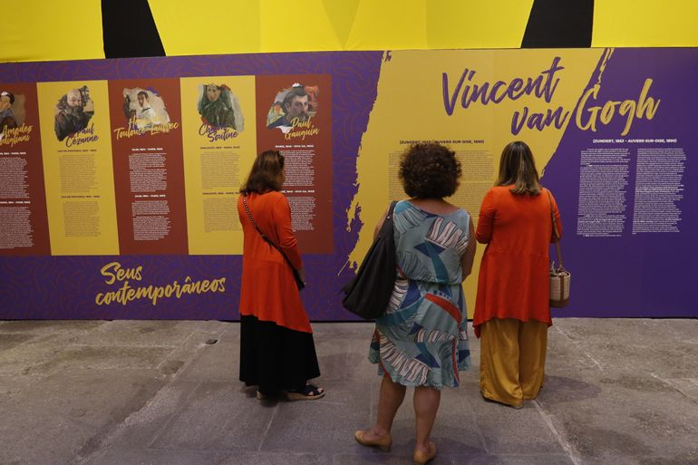 A exposição imersiva Van Gogh e seus Contemporâneos traz aos visitantes experiência digital com projeções em 360° e trilha sonora de obras do holandês e de outros pintores na Casa França-Brasil.