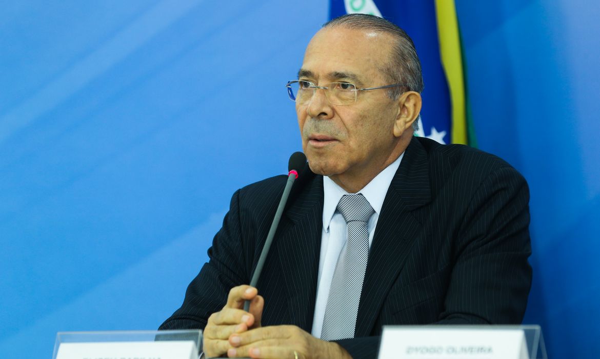 Brasília - O ministro-chefe da Casa Civil, Eliseu Padilha, fala sobre a retomada de obras inacabadas  (Valter Campanato/Agência Brasil)