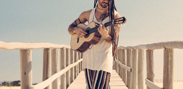 Álbum Tropical, de Gabriel Elias