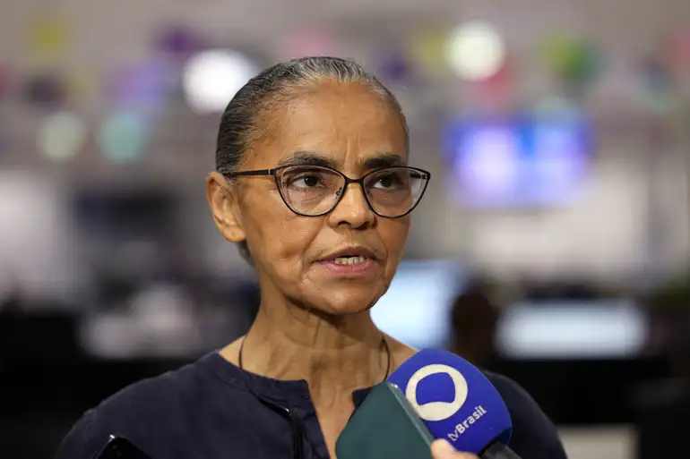 Brasília (DF), 25/07/2025 - Ministra do Meio Ambiente, Marina Silva, fala com jornalistas após participar de podcast na Agência Brasil. Foto: José Cruz/Agência Brasil