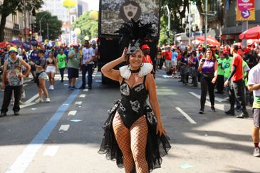 Rio de Janeiro (RJ), 14/02/2026 – O bloco Cordão da Bola Preta desfila no sábado de carnaval no centro do Rio de Janeiro. Foto: Tomaz Silva/Agência Brasil
