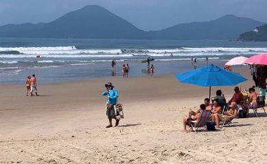 Brazil: beaches full after exceeding 4.4 million cases of coronavirus