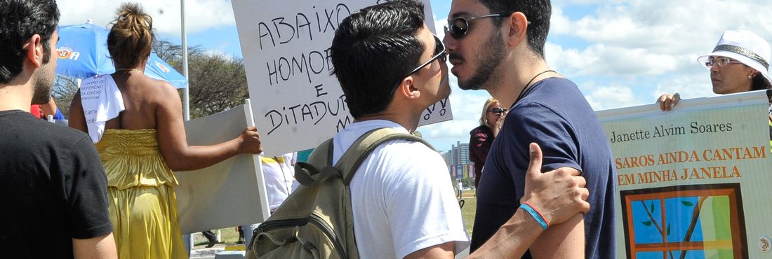 Uma das reivindicações da marcha é a aprovação do projeto de lei que criminaliza a homofobia.