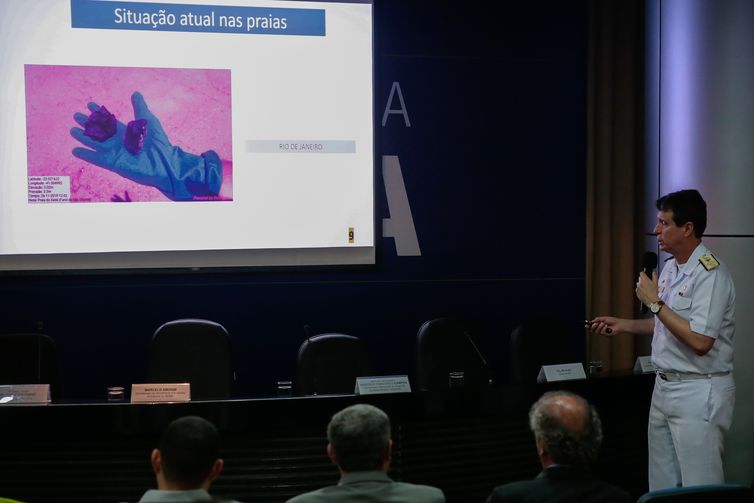 O Almirante de Esquadra Marcelo Francisco Campos, fala sobre as manchas de Óleo no Litoral do Pais.