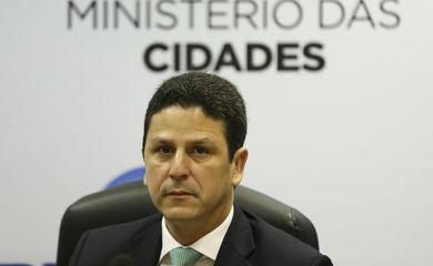 Brasília - O ministro das Cidades, Bruno Araújo, durante cerimônia de assinatura de portaria que regulamenta o Programa Cartão Reforma (Marcelo Camargo/Agência Brasil)