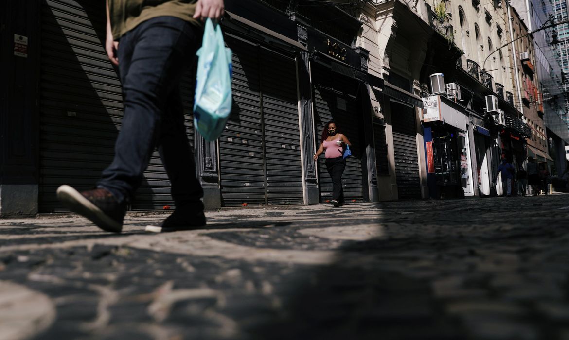 REUTERS / Ricardo Moraes /Direitos reservados comércio, lojas fechadas, Região central do Rio de Janeiro