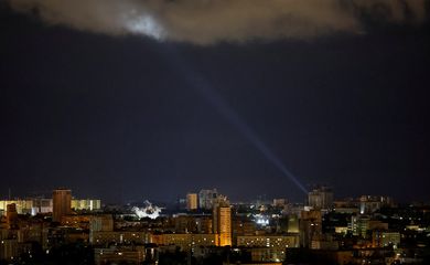 Ataque russo com drone em Kiev
8/5/2024 REUTERS/Gleb Garanich