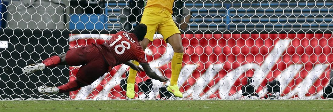 Silvestre Varela faz o gol da salvação de Portugal aos 49 minutos do segundo tempo