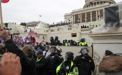 Apoiadores do Presidente norte-americado Donald Trumb protestam em Washington