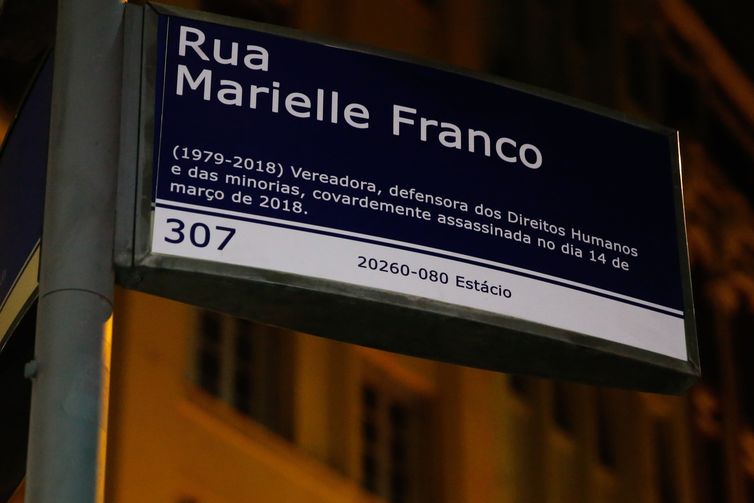 Rio de Janeiro - Passeata em homenagem à vereadora Marielle Franco, e seu motorista Anderson Pedro Gomes, no centro da cidade (Fernando Frazão/Agência Brasil)
