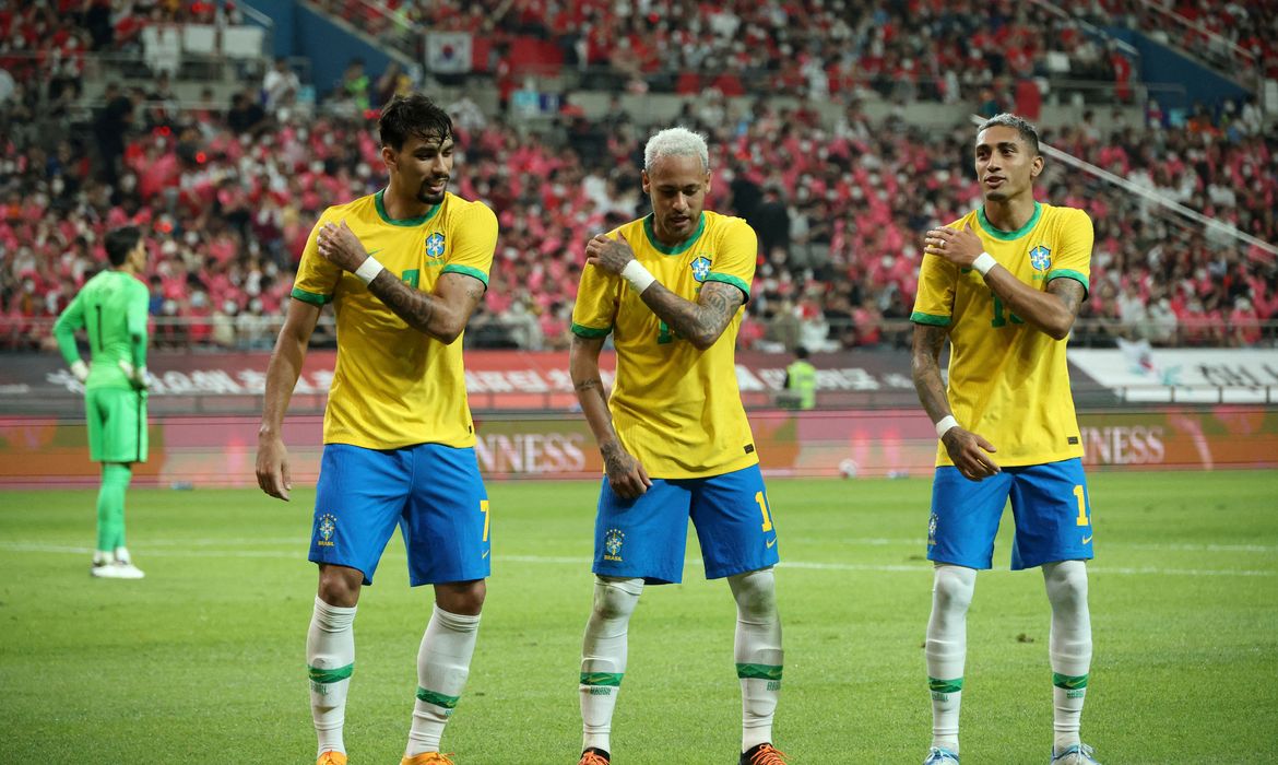 Jogadores do Brasil comemoram gol em amistoso contra a Coreia do Sul