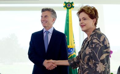 Brasília - A presidenta Dilma Rousseff recebe o presidente eleito da Argentina, Mauricio Macri, no Palácio do Planalto. (Elza Fiúza/Agência Brasil)