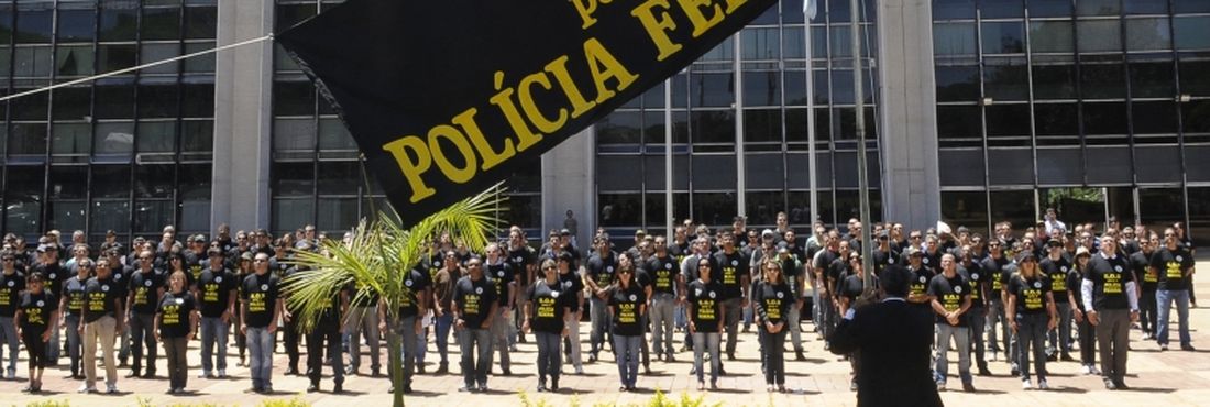 Policiais federais prometem trabalhar com faixas, cartazes e camisas de protesto nas eleições