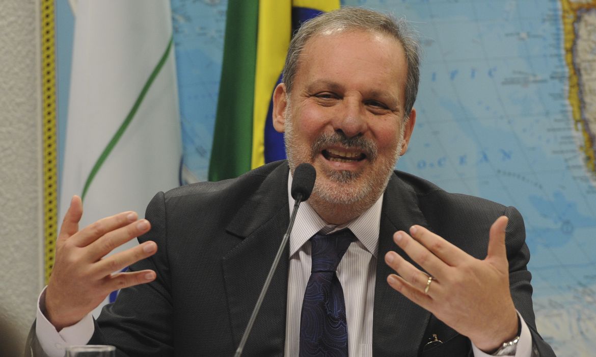 O ministro Armando Monteiro discute o estreitamento dos laços econômico-comerciais entre o Brasil e os Estados Unidos durante audiência na Comissão de Relações Exteriores e Defesa Nacional (Antonio Cruz/Agência Brasil)