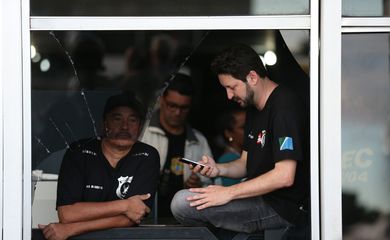 Brasília - Em ato contra a reforma da Previdência, agentes penitenciários de vários estados invadiram o prédio do Ministério da Justiça (Fabio Rodrigues Pozzebom/Agência Brasil)