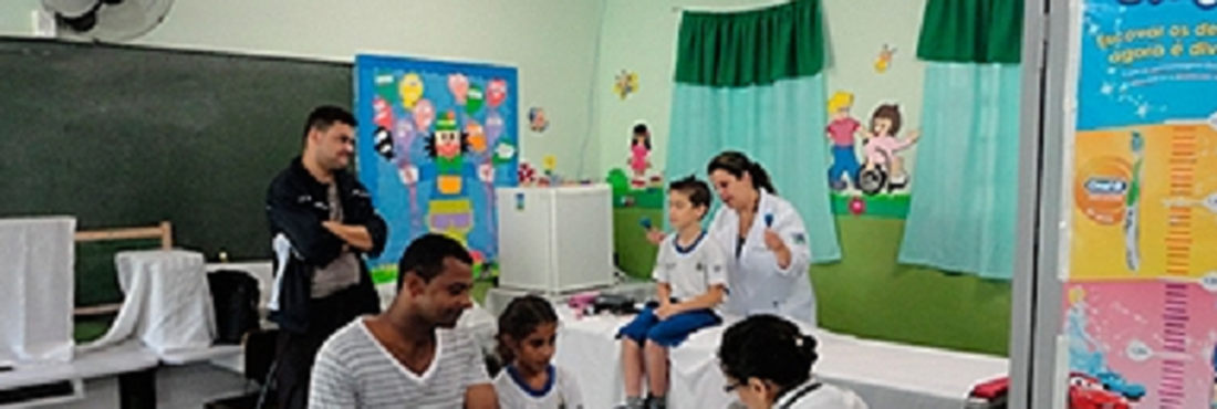 Coordenação da escola se adapta para funcionar como consultório médico