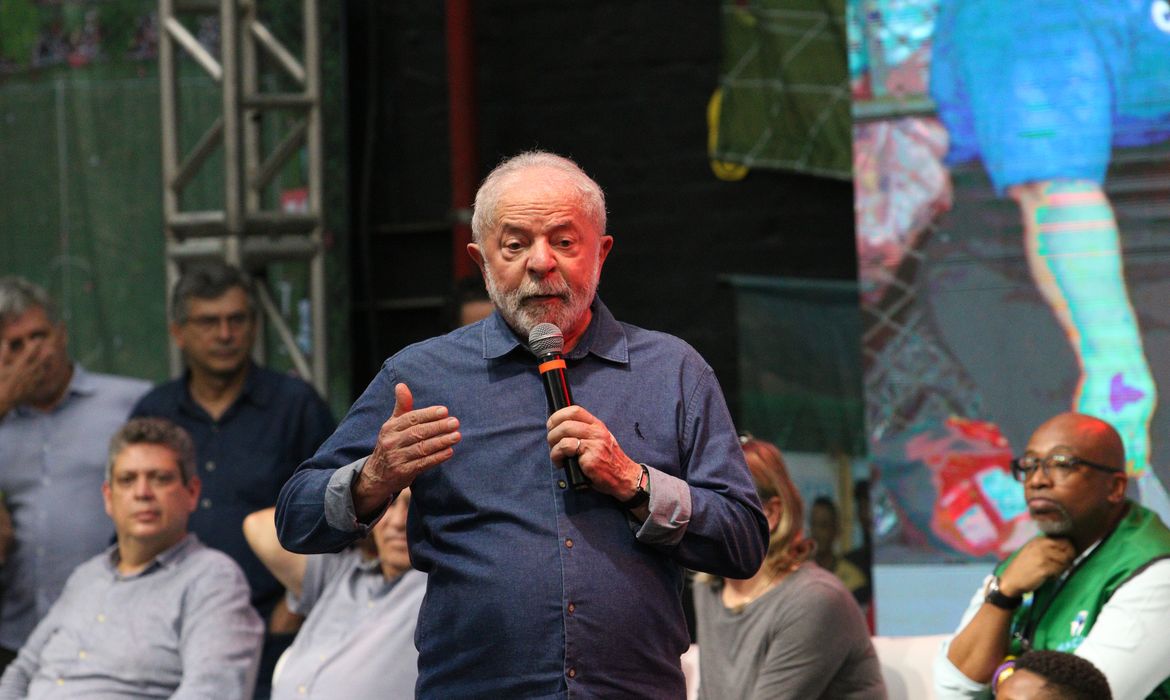 O presidente eleito, Luiz Inácio Lula da Silva, participa da Expocatadores, evento de catadores de materiais recicláveis, realizado no Armazém do Campo, região central de São Paulo.