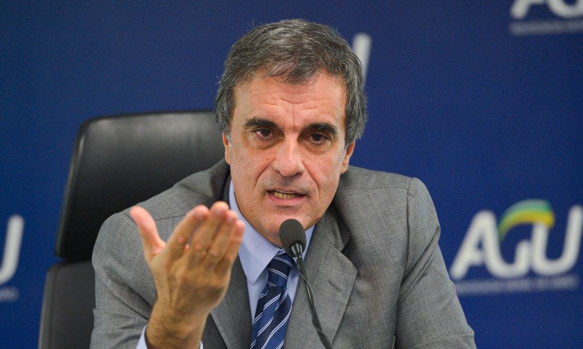 Brasília - O advogado-geral da União, José Eduardo Cardozo, fala sobre a anulação da votação do processo de impeachment de Dilma Rousseff na Câmara  (Jose Cruz/Agência Brasil)