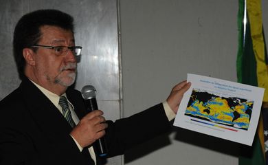 O diretor do Inmet, Antonio Divino Moura, fala no lançamento do hot site especial com as principais informações sobre os efeitos da crise hídrica na agricultura brasileira (José Cruz/Agência Brasil)