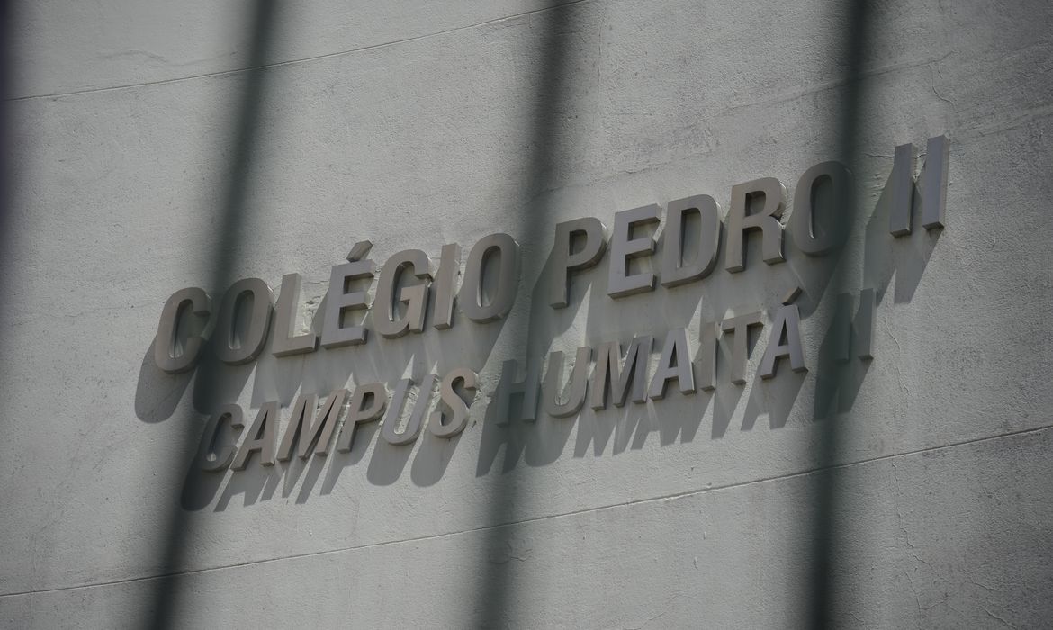 Rio de Janeiro - Estudantes ocupam colégio Pedro II (Humaitá) desde ontem (31), em protesto contra a PEC do Teto de Gastos Públicos  (Tânia Rêgo/Agência Brasil)