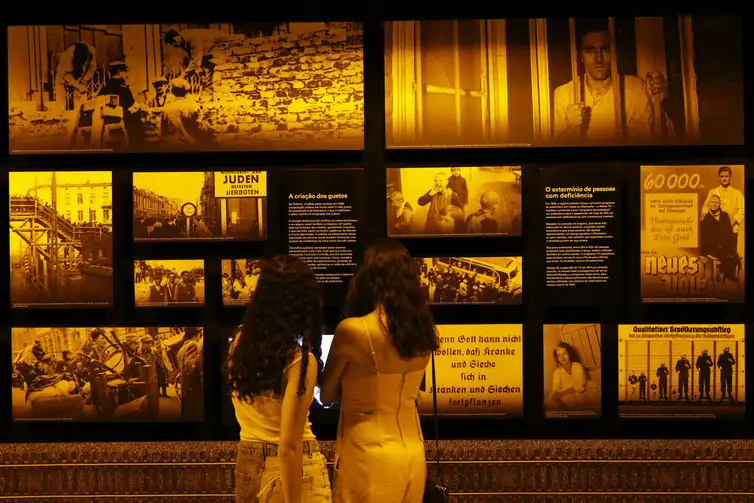 O Memorial às Vítimas do Holocausto, no Parque Yitzak Rabin, ganha exposição permanente. 