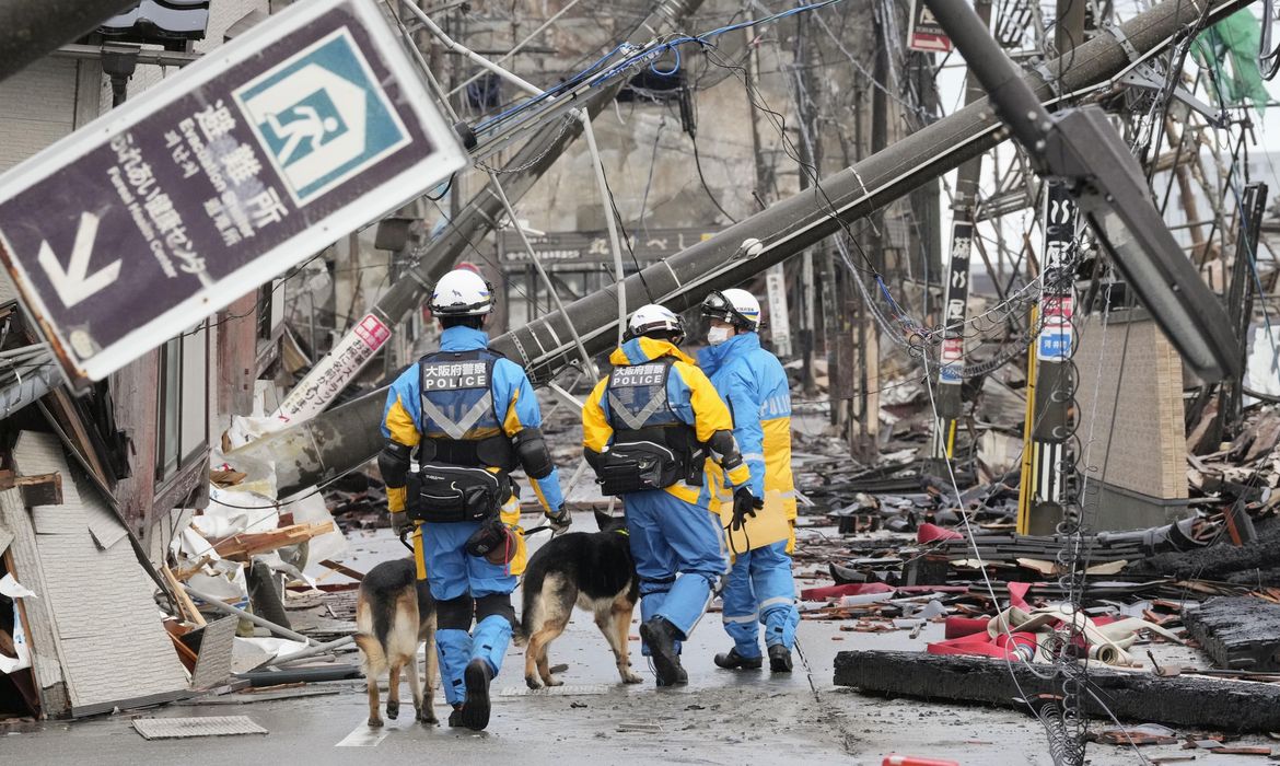 Police officers are engaged in search and rescue operations in Wajima, Ishikawa Prefecture, on Jan. 7, 2024, following a deadly New Year's Day earthquake that struck the central Japan prefecture and surrounding areas. (Kyodo)
==Kyodo
NO USE JAPAN