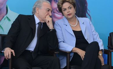 O vice-presidente Michel Temer e a presidenta Dilma Rousseff durante cerimônia de lançamento do Programa de Investimento em Energia Elétrica, no Palácio do Planalto (Antonio Cruz/Agência Brasil)
