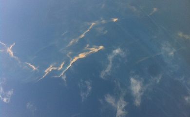 Imagem aérea de mancha de óleo na Costa do Vietnã